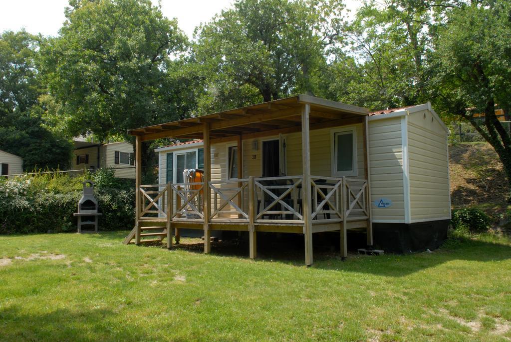 Camping La Rocca マネルバ・デル・ガルダ エクステリア 写真