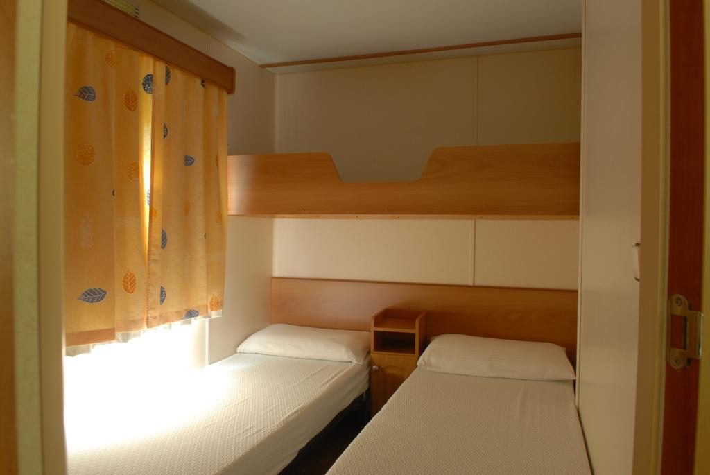 Camping La Rocca マネルバ・デル・ガルダ エクステリア 写真