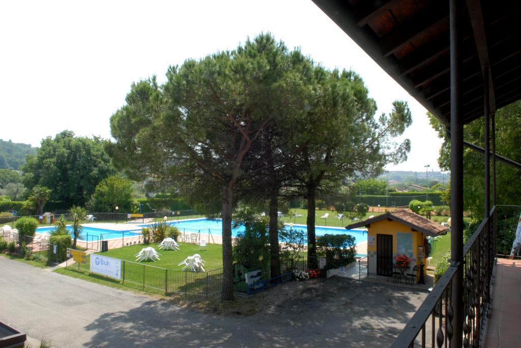 Camping La Rocca マネルバ・デル・ガルダ エクステリア 写真