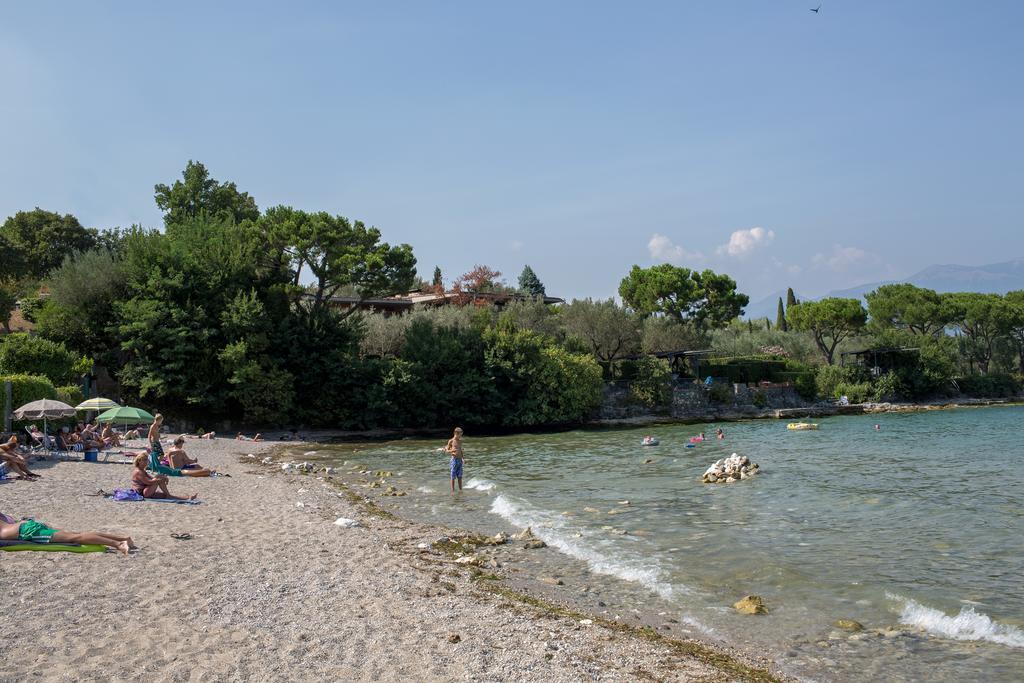 Camping La Rocca マネルバ・デル・ガルダ エクステリア 写真