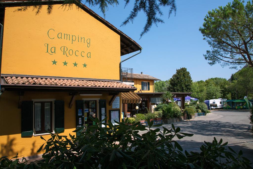 Camping La Rocca マネルバ・デル・ガルダ エクステリア 写真