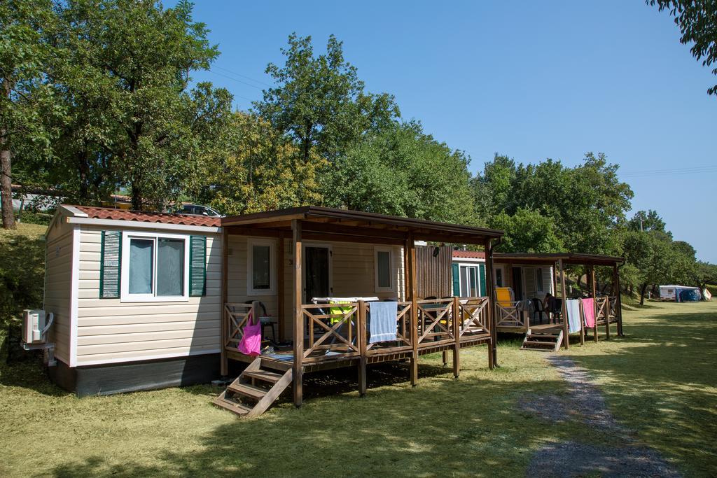 Camping La Rocca マネルバ・デル・ガルダ エクステリア 写真