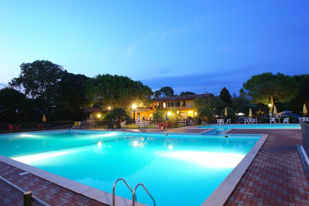 Camping La Rocca マネルバ・デル・ガルダ エクステリア 写真